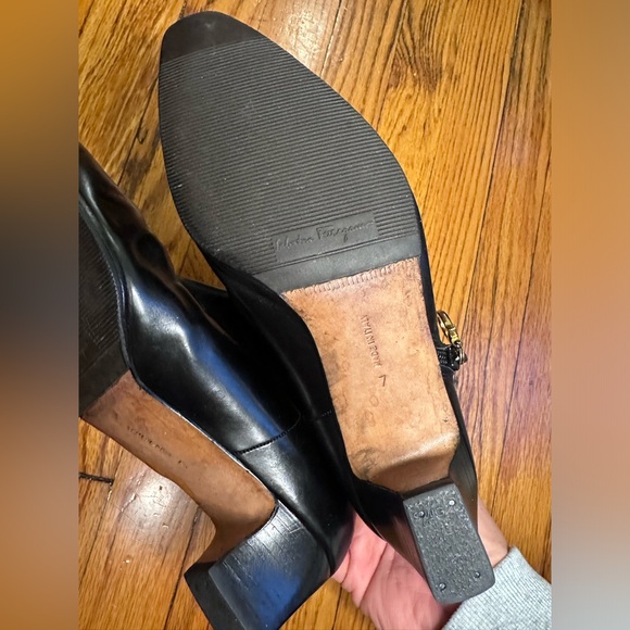 SALVATORE FERRAGAMO ITALIAN LEATHER ANKLE BOOTS WITH GANCINI BIT ZIPPER SIZE 7 - Picture 11 of 16